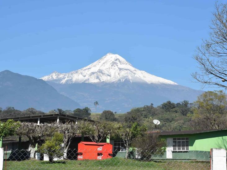 Nevadas en Veracruz pintan de blanco al Pico de Orizaba