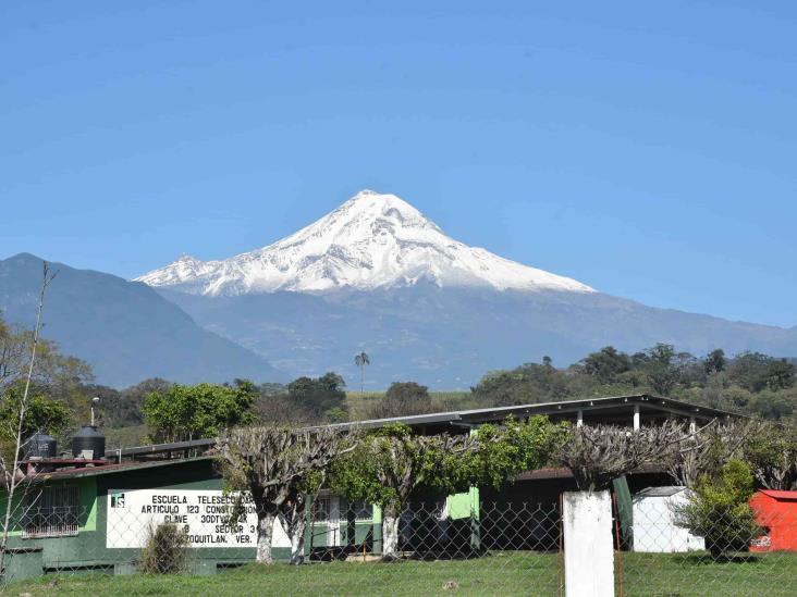 Nevadas en Veracruz pintan de blanco al Pico de Orizaba