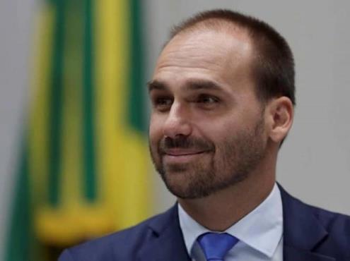 Hijo de Bolsonaro deberá indemnizar a periodista por daños morales