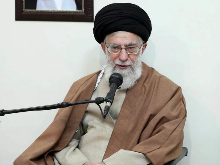 Twitter suspende cuenta del líder iraní, ayatolá Alí Jamenei