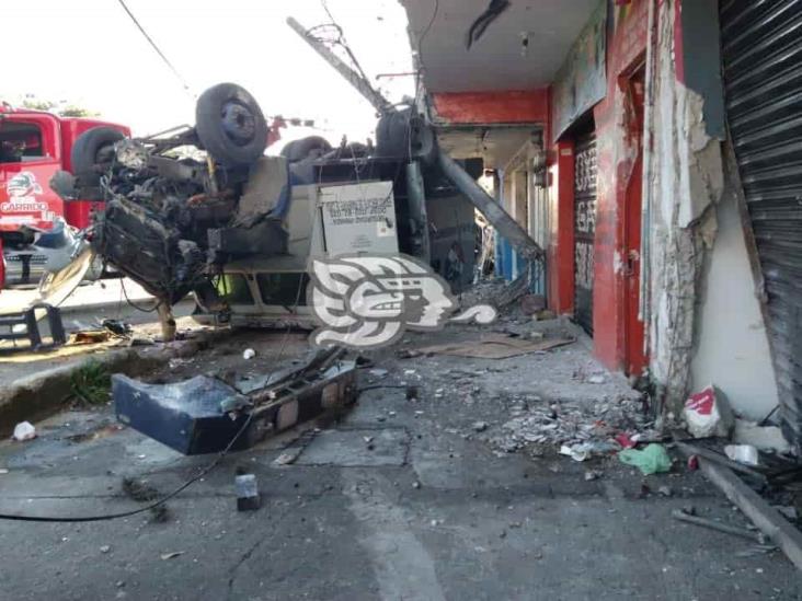 Sin frenos, camión de valores choca con tráiler en Córdoba