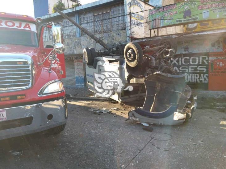 Sin frenos, camión de valores choca con tráiler en Córdoba