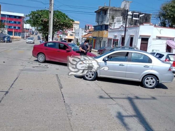 Aparatoso accidente en el centro de Coatzacoalcos