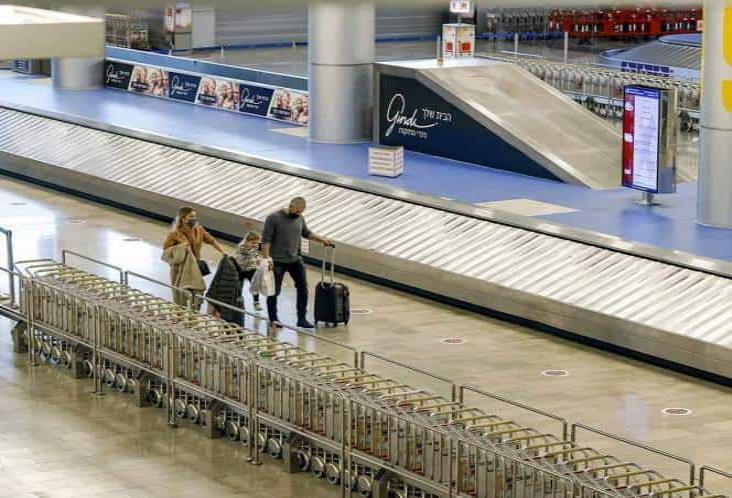 Israel cierra aeropuertos ante variantes de covid-19
