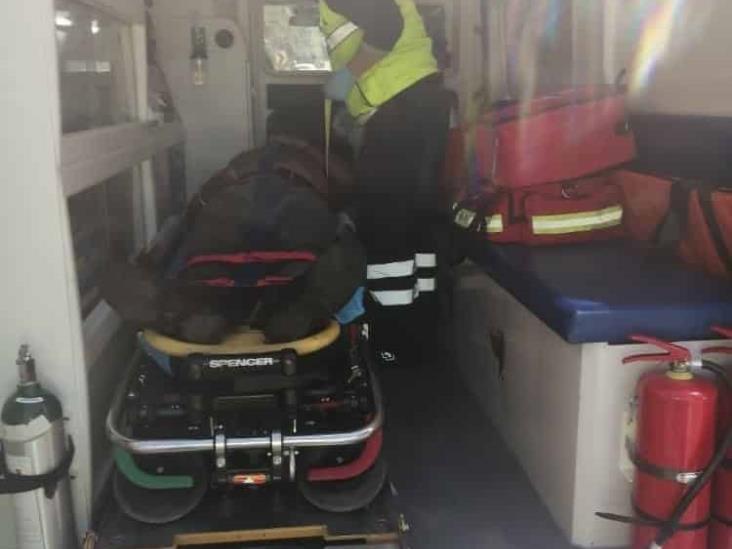 Volcadura de camión de carga en Cumbres de Maltrata deja un lesionado