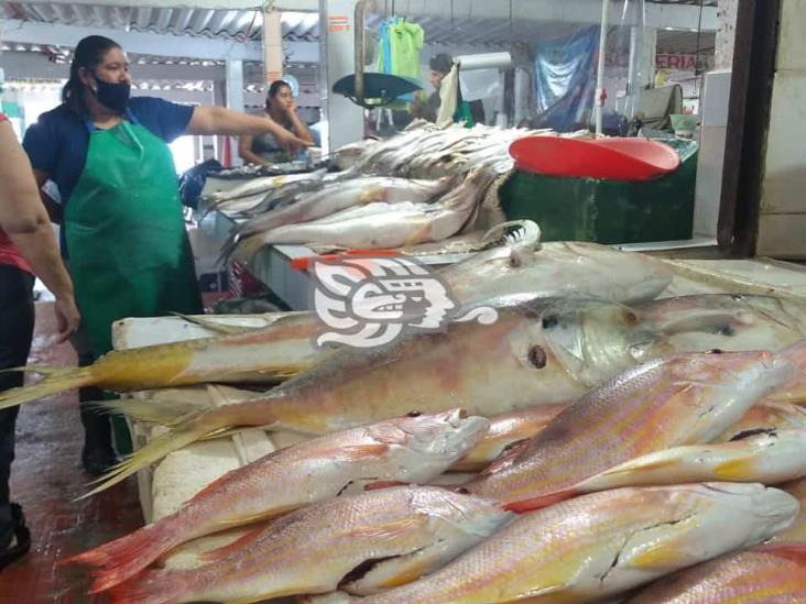 Ventas no mejoran en mercado de mariscos de Coatzacoalcos