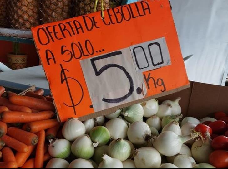 Ponen en oferta el tomate y la cebolla en Moloacán