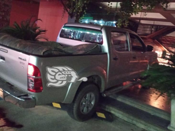 Tras balacera, abandonan camioneta con dos embolsados en Minatitlán