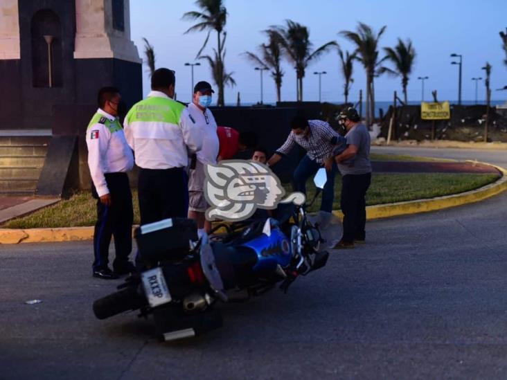 Motociclista choca y derrapa en el Malecón de Coatzacoalcos