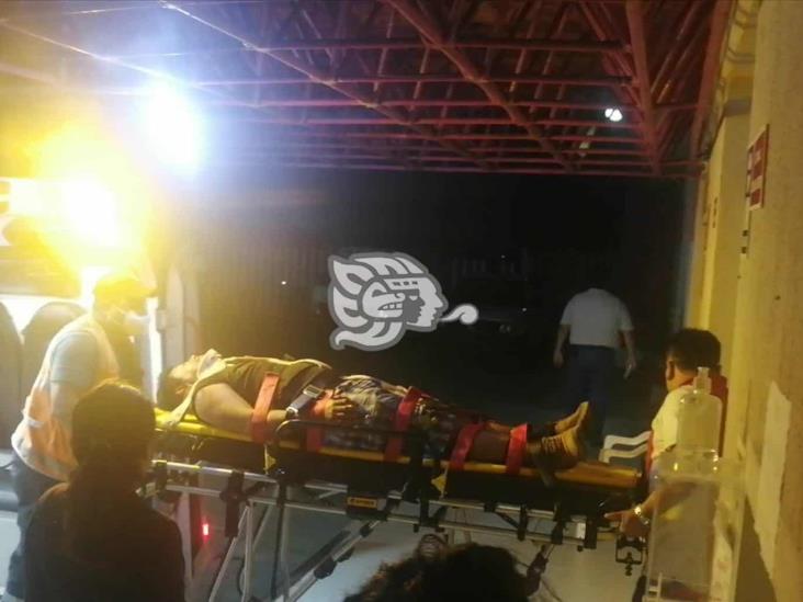 Motociclista es hospitalizado tras accidente en Las Choapas