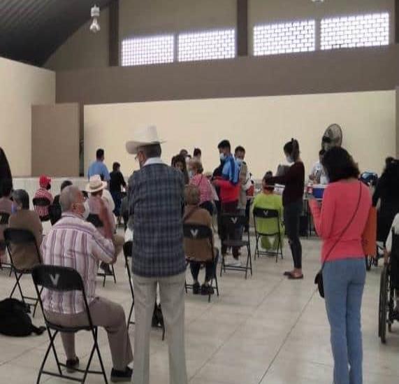 Comienza aplicación de vacunas a adultos mayores en Veracruz