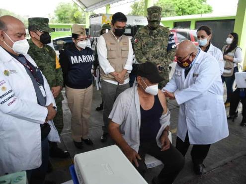 Abuelito de Puente Nacional, el primero en recibir vacuna vs covid en Veracruz