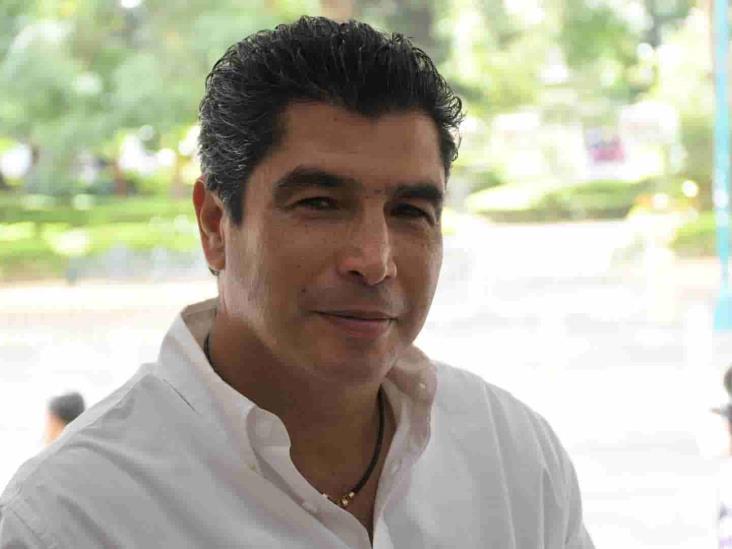 Ex alcalde David Velasco se dice la salvación de Xalapa