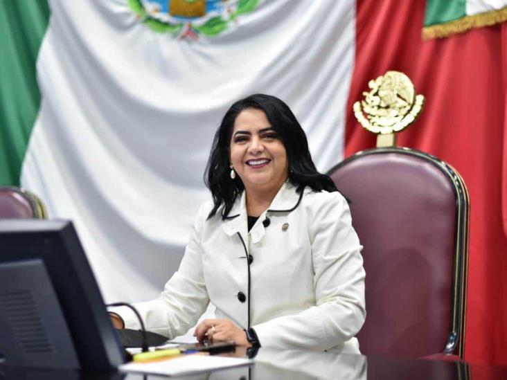 Pese a incumplir requisitos, Paola Linares busca llegar a Sistema Anticorrupción
