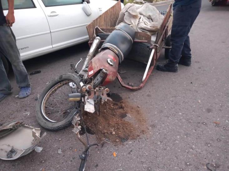 Conductor impacta a motociclista en carretera federal Veracruz-Xalapa