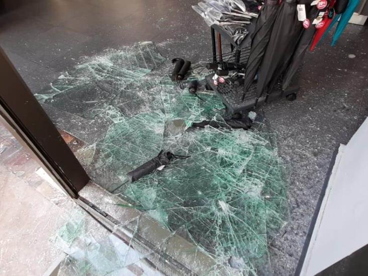 Delincuentes roban Sanborns de Plaza Américas en Veracruz