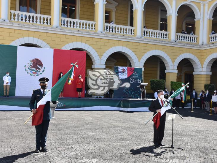 Autoridades de Orizaba conmemoran el Día de la Bandera