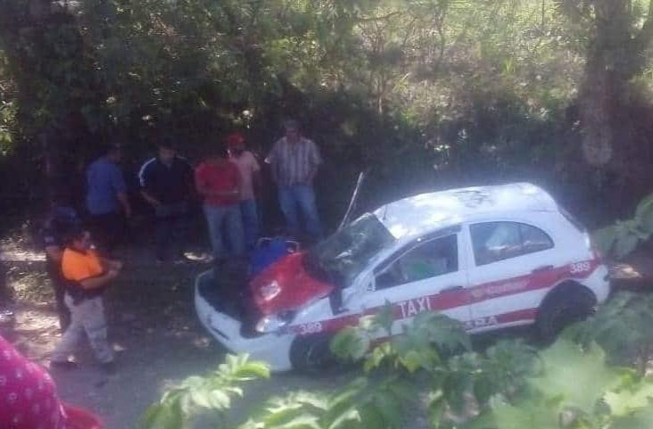 En accidente en La Perla, muere taxista de Orizaba a causa de múltiples lesiones