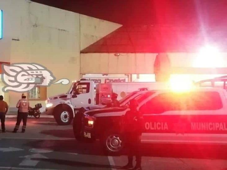 Corto circuito causa incendio de cajeros en plaza de Coatzacoalcos