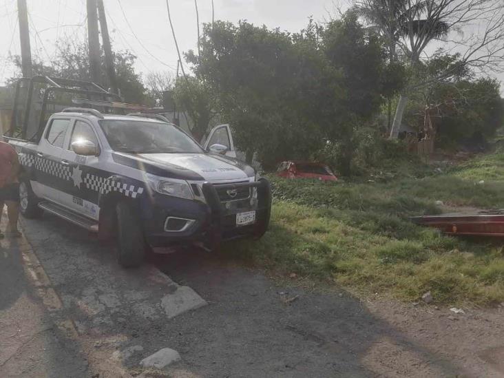 Auto se impacta contra pared de una casa en Medellín de Bravo
