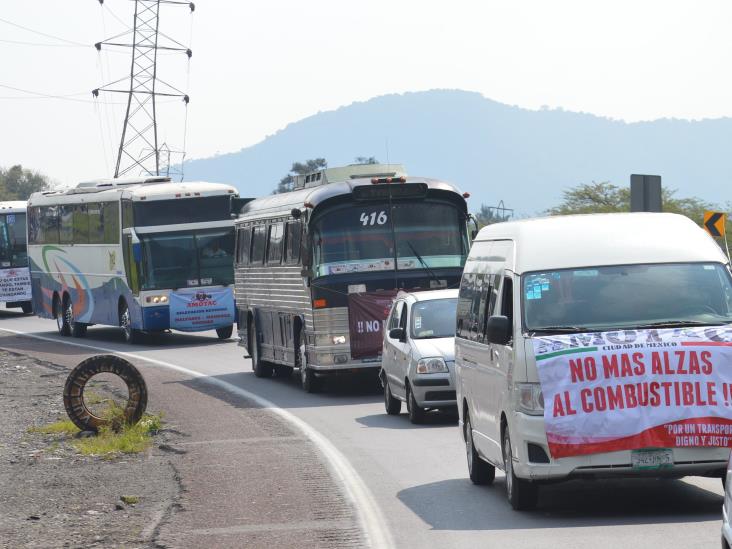 Transportistas se suman a mega marcha de Amotac