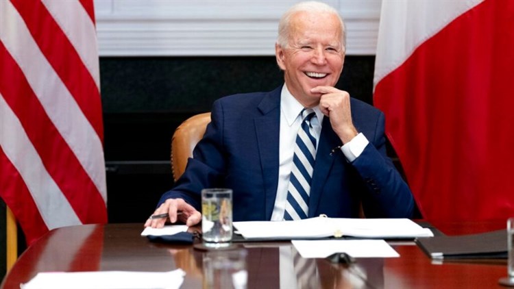 Joe Biden dice a AMLO que Estados Unidos tratará a México como un igual