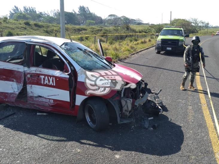 Muere pasajero de taxi tras trágico accidente en Coatzacoalcos