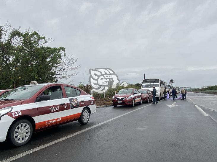 Transportistas de Tuxpan se suman a paro nacional