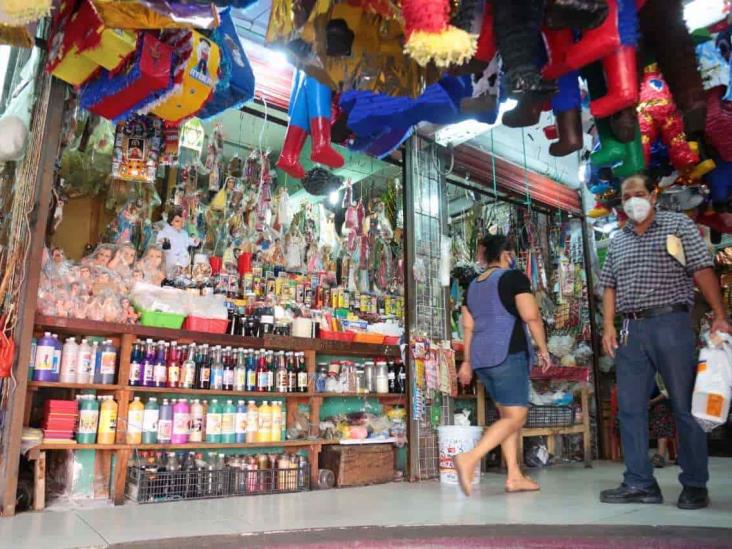 Bajas ventas en los locales de santería en mercado de Coatza