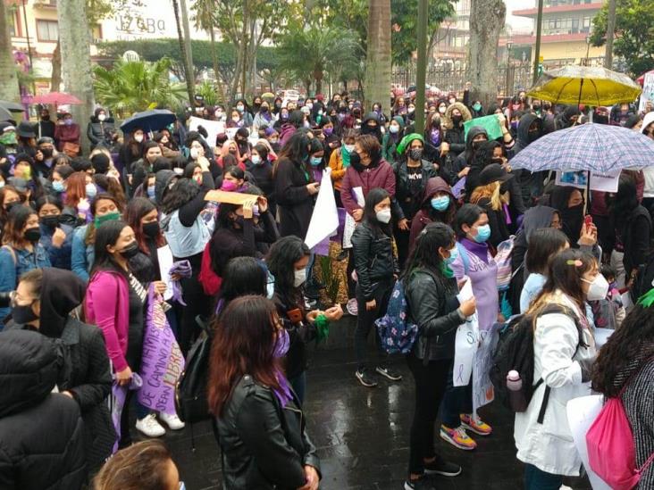 Estado feminicida, gritan mujeres en marcha de Orizaba