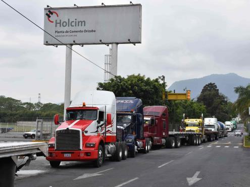 En Orizaba, continúa el conflicto entre Holcim y sindicato