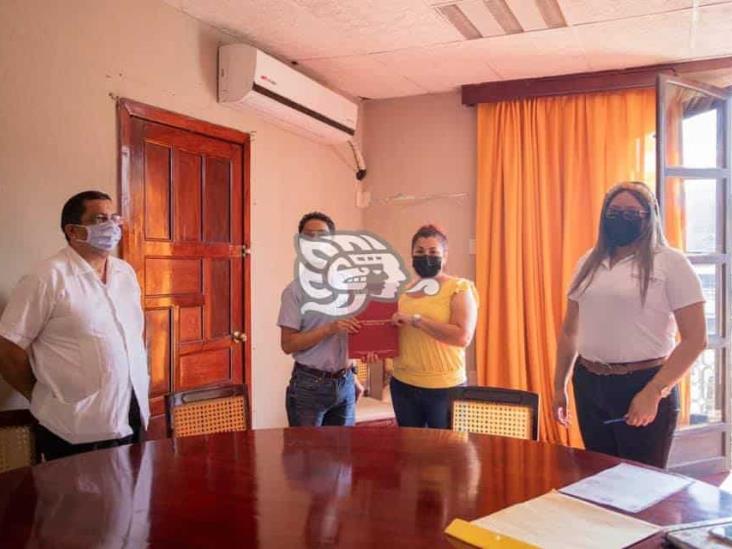 Gobierno de Acayucan le devuelve propiedad a familia