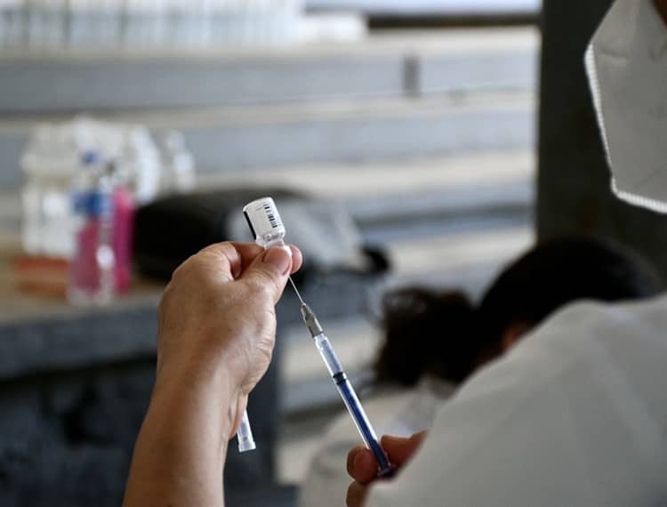 Comienza en Xalapa campaña de vacunación contra COVID-19