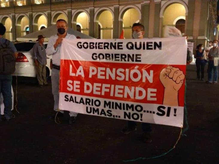 Maestros de Córdoba se unirán a caravana nacional contra pensiones por UMA