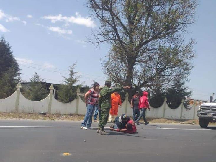 Se registra fuerte volcadura en Perote; deja dos personas lesionadas