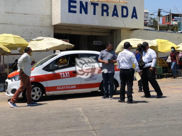 Impiden a taxistas hacer sitio en Acayucan; se inconforman