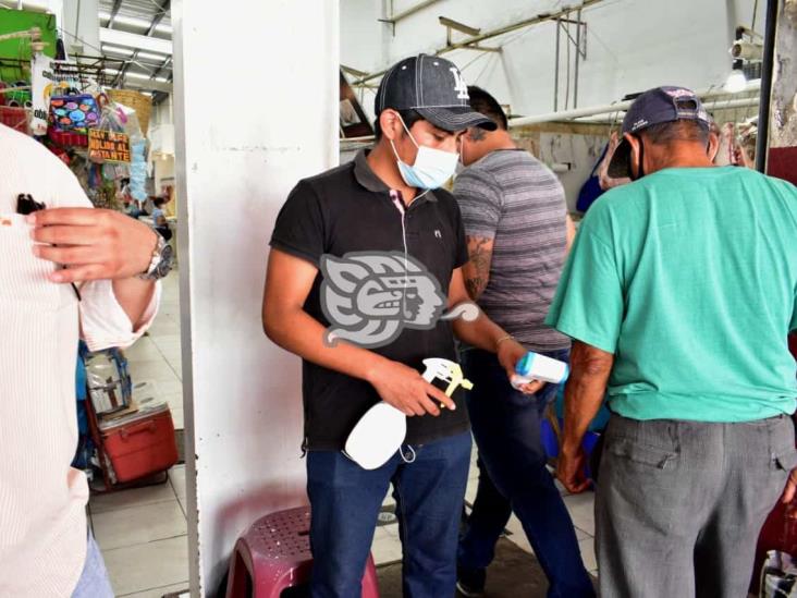 Sana distancia no es respetada en el Mercado Morelos