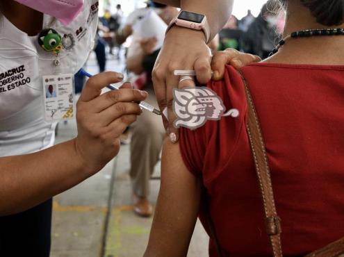 Más de 63 mil adultos fueron vacunados vs covid en Xalapa