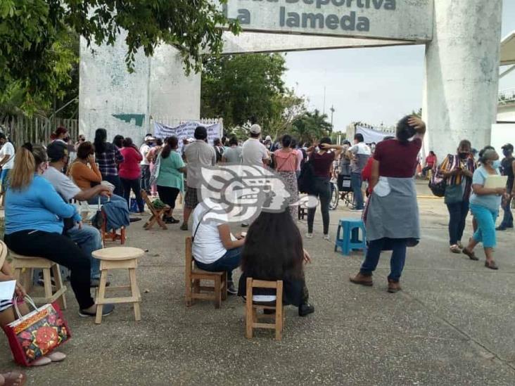 Sin largas filas, transcurre segundo día de vacunación en Coatzacoalcos