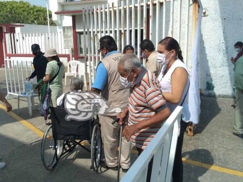 Sólo 2 personas han presentado reacción a vacuna anti covid en Veracruz