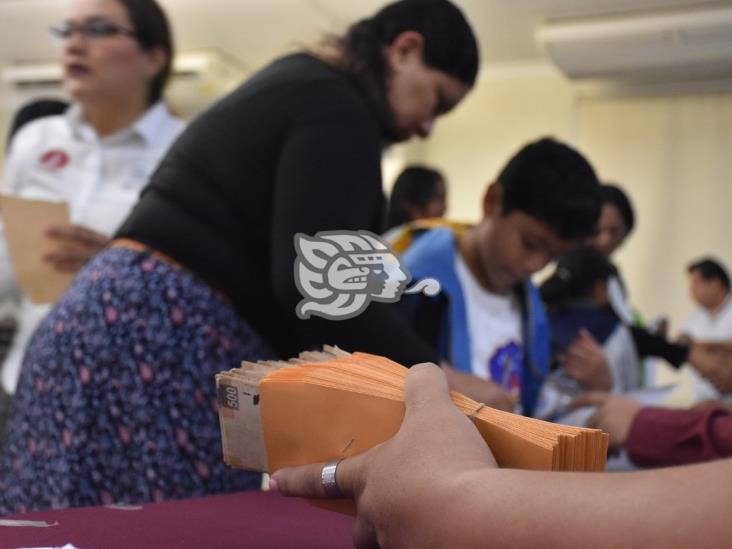 Mantendrán listas de estudiantes becados en Coatzacoalcos