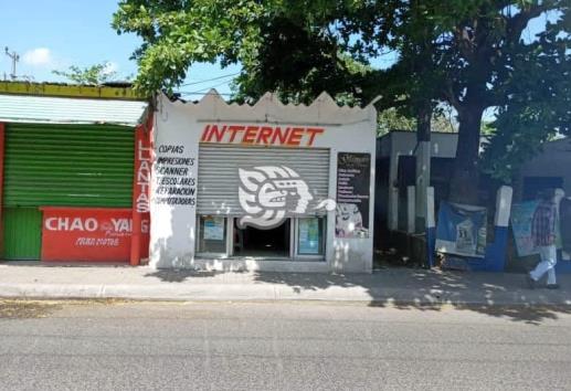En Medellín de Bravo, roban negocio tras entrar por techo del lámina