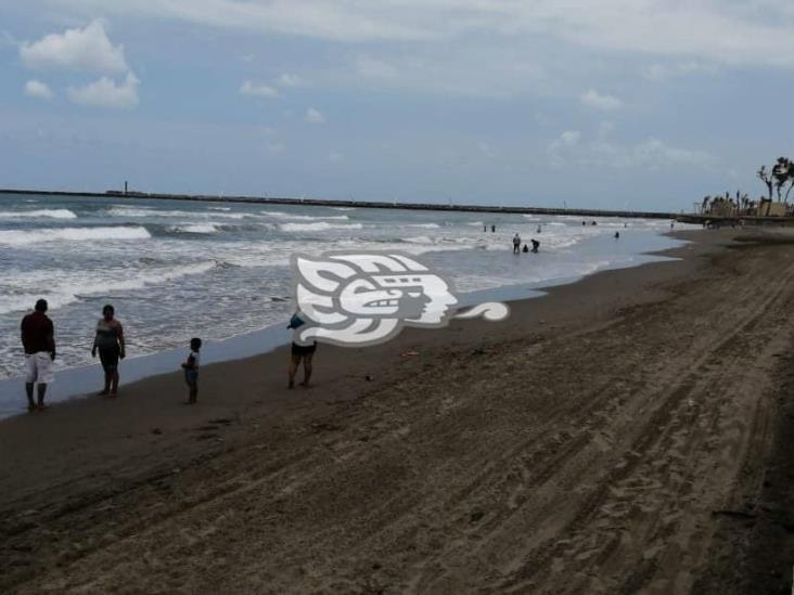 Familias acuden a playas de Coatzacoalcos; PC vigila