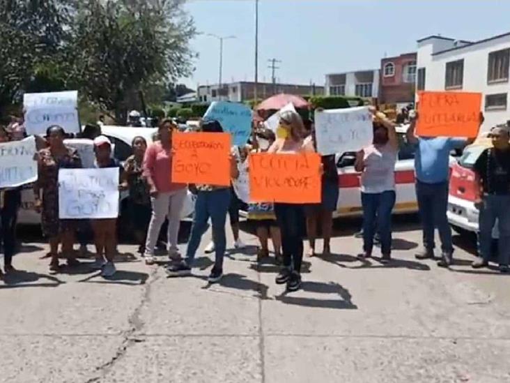 Con bloqueo, perredistas exigen liberación de Gregorio Gómez