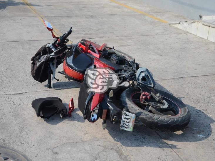 Auto lesiona a motociclista en El Coyol