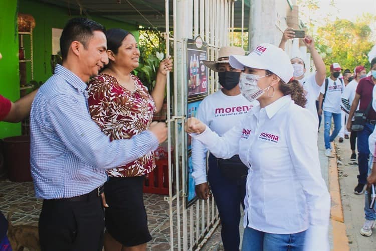 Reciben con júbilo a Tania Cruz Santos en Moloacán