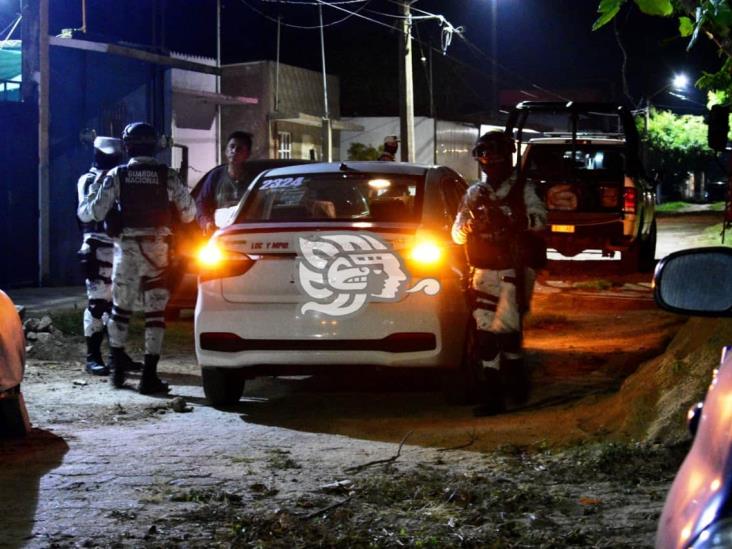 Guardia Nacional asegura taxi robado y Policía Naval detiene a dos sujetos