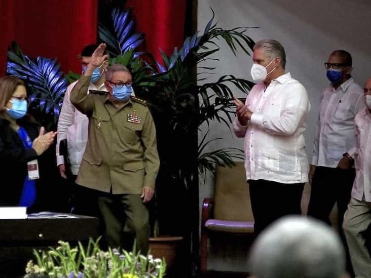 Renuncia Raúl Castro al partido Comunista