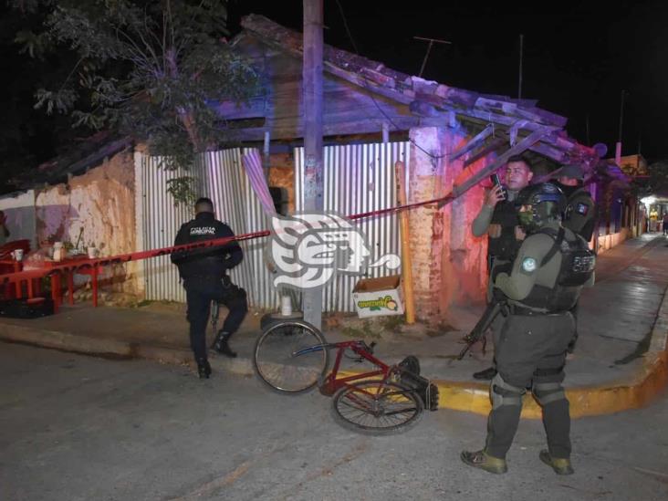 Asesinan a balazos a joven en barrio de Oluta 