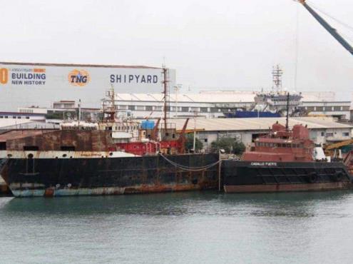 Barco abandonado en puerto de Veracruz será entregado a la Secretaría de Marina